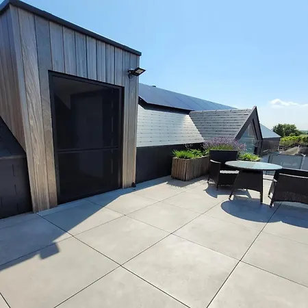 Cosy In With Terrace Apartman *